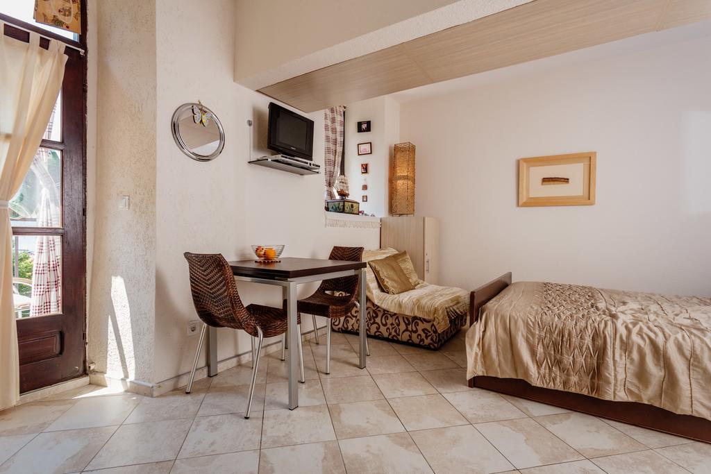 Celine'S Place By The Sea Kotor Extérieur photo